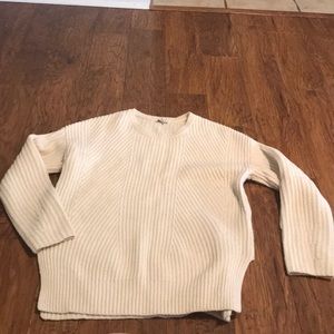 Gap sweater